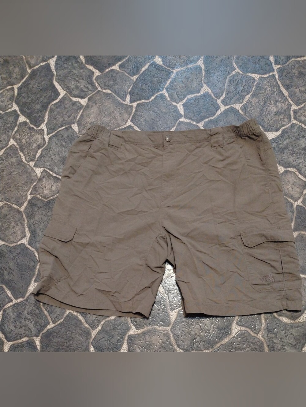 The North Face men's lightweight cargo hiking shorts size XL Brown